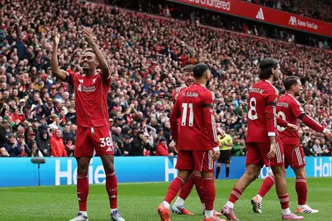 تشكيل ليفربول المتوقع.. صلاح أساسيًا وتغييرات بالجملة أمام آينتراخت فرانكفورت